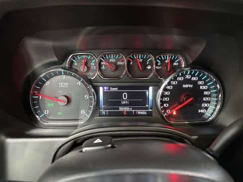 Used 2018 Chevrolet Suburban Premier RWD image 17