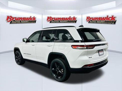Certified 2023 Jeep Grand Cherokee Altitude image 4