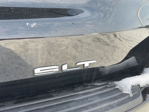 Used 2024 GMC Yukon XL SLT image 9