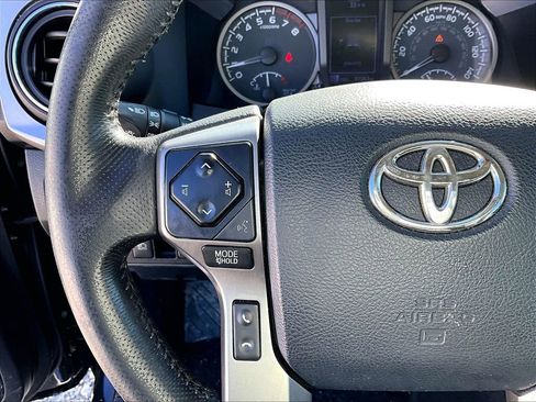 Used 2020 Toyota Tacoma SR5 image 15
