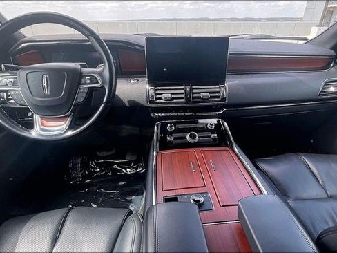 Used 2024 Lincoln Navigator Reserve image 17