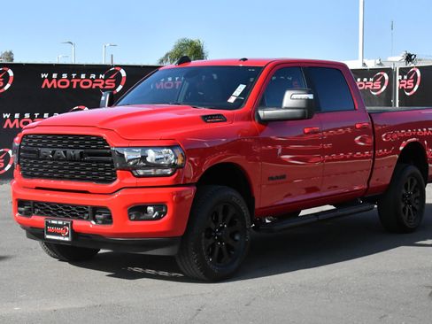 Used 2024 RAM 2500 Big Horn w/ Night Edition AWD/4WD image 3
