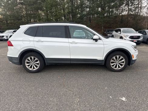 Used 2019 Volkswagen Tiguan SE w/ Panoramic Sunroof Package image 6