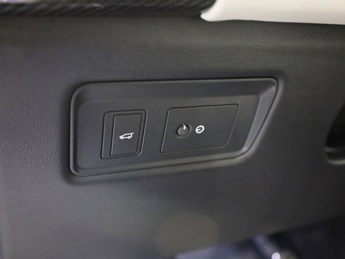 Used 2022 Land Rover Range Rover Sport SVR image 16