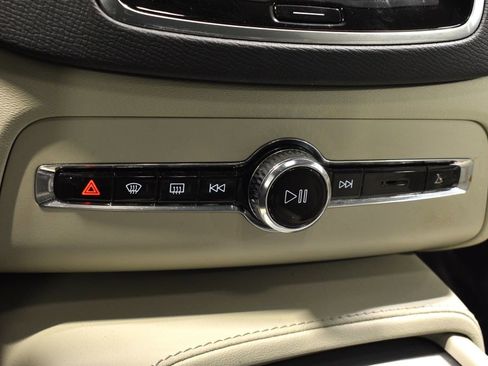 Used 2023 Volvo XC90 B5 Core image 23