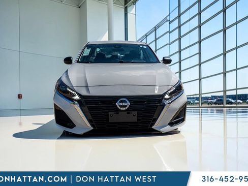 Used 2025 Nissan Altima 2.5 SV FWD image 25