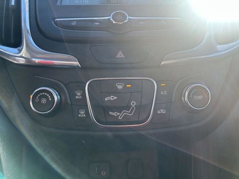 Used 2018 Chevrolet Equinox LT AWD/4WD image 17