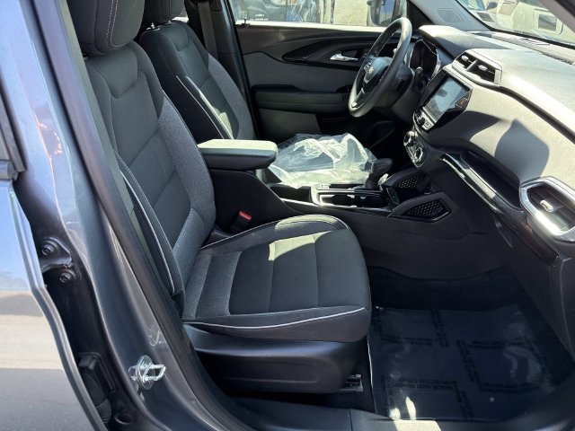 Used 2021 Chevrolet TrailBlazer LT w/ Convenience Package FWD image 9