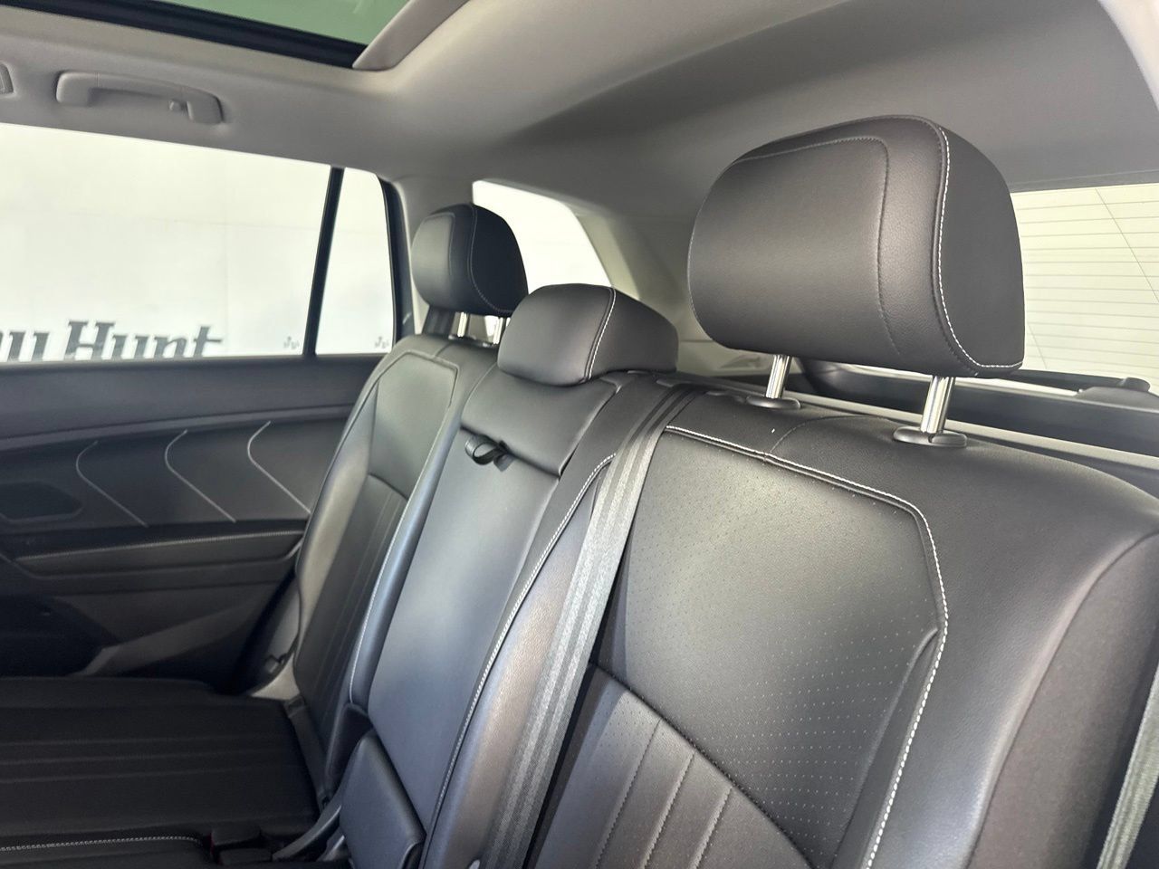 Used 2023 Volkswagen Tiguan SE w/ Panoramic Sunroof Package AWD/4WD image 11