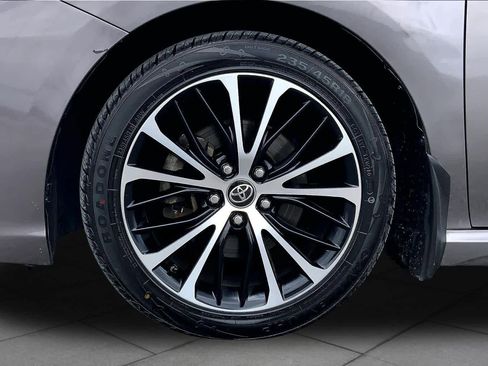 Used 2019 Toyota Camry SE image 11