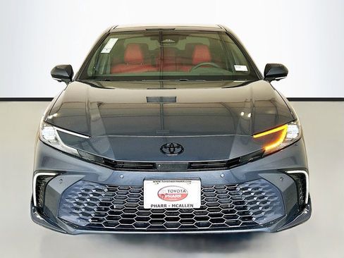 New 2026 Toyota Camry Hybrid FWD image 2
