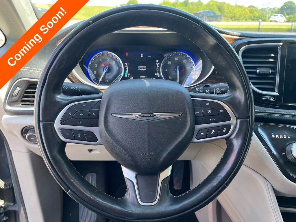 Used 2022 Chrysler Pacifica Limited FWD image 17