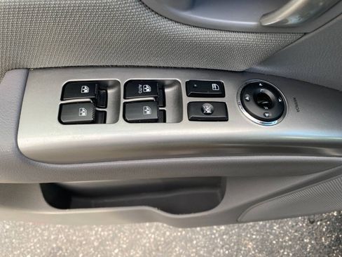 Used 2011 Hyundai Santa Fe GLS FWD image 12
