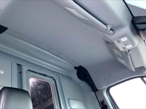 Used 2022 Ford E-Transit Medium Roof image 13