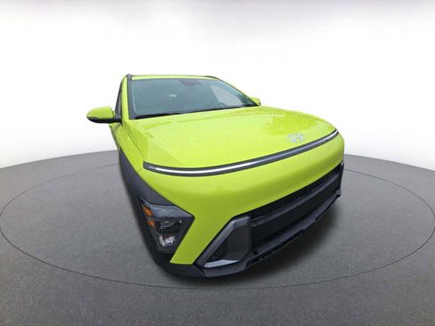 Used 2025 Hyundai Kona SEL image 2