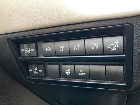 Used 2024 Toyota Sequoia Capstone AWD/4WD image 15