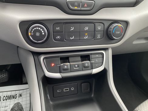 Used 2024 GMC Terrain SLE image 28