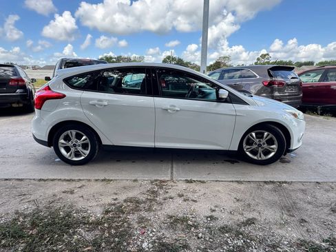 Used 2014 Ford Focus SE w/ SE Winter Package FWD image 5