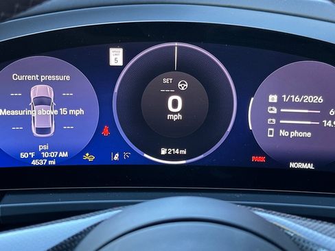 Certified 2025 Porsche Macan 4 Electric image 33