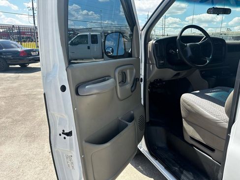 Used 2001 Chevrolet Express 1500 RWD image 9