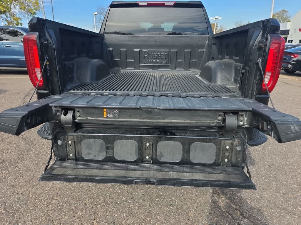 Used 2025 GMC Sierra 1500 SLT AWD/4WD image 18