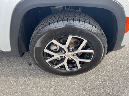 Certified 2024 Jeep Grand Cherokee Limited image 11