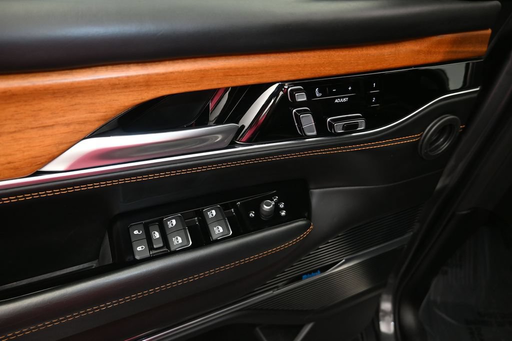 Used 2024 Jeep Grand Wagoneer L Series III AWD/4WD image 11