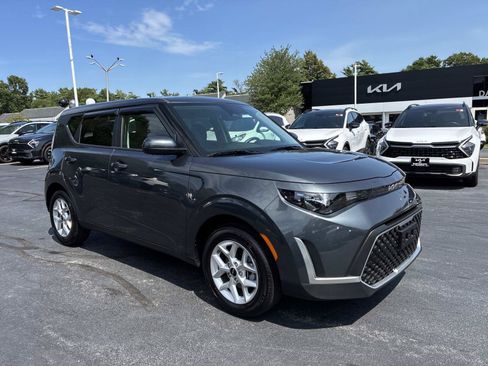 Used 2025 Kia Soul S FWD image 3