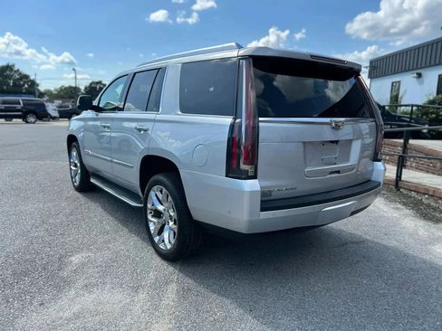Used 2018 Cadillac Escalade Luxury image 9