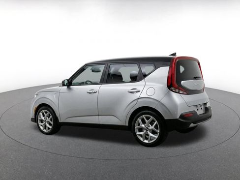 Used 2025 Kia Soul LX w/ LX Technology Package FWD image 7