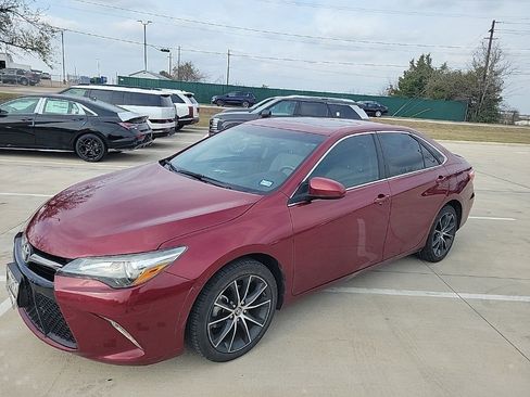 Used 2016 Toyota Camry XSE image 2