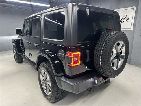 Used 2020 Jeep Wrangler Unlimited Sahara AWD/4WD image 4