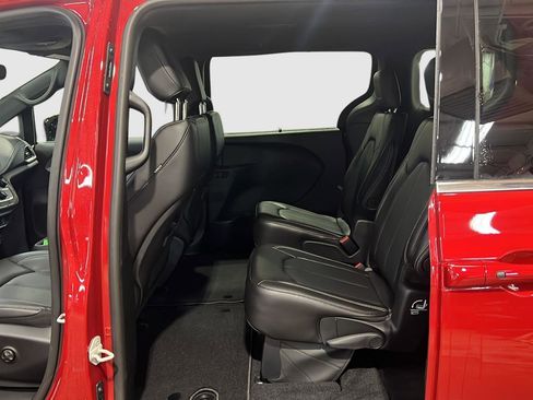 New 2026 Chrysler Pacifica Select image 33