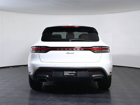 Certified 2022 Porsche Macan AWD/4WD image 6