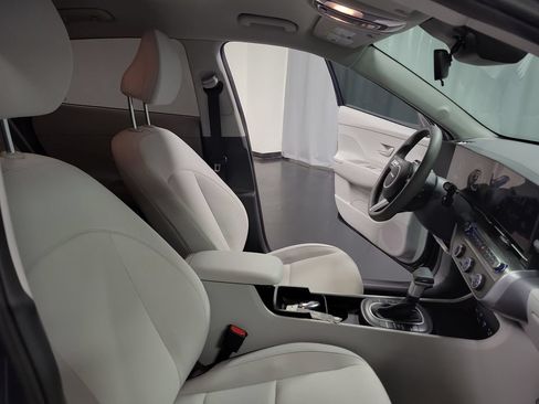 Used 2025 Hyundai Kona SE FWD image 30