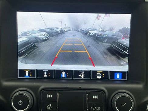 Used 2023 GMC Terrain SLT w/ Infotainment Package II image 28