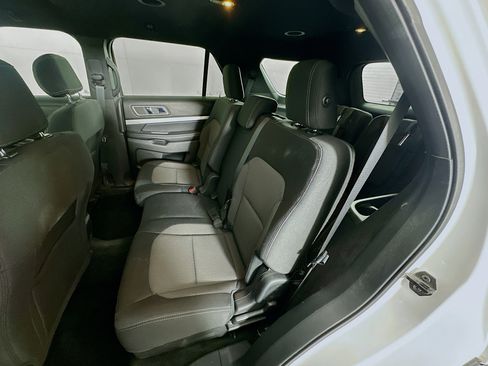 Used 2017 Ford Explorer XLT image 26