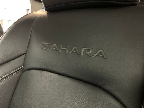 Used 2023 Jeep Wrangler Unlimited Sahara AWD/4WD image 15