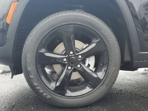 New 2025 Jeep Grand Cherokee Altitude image 7