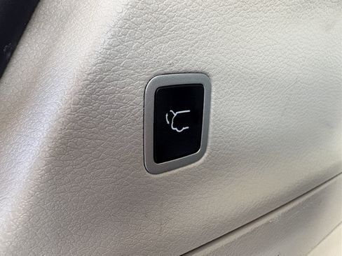 Used 2024 Chrysler Pacifica Touring-L FWD image 15
