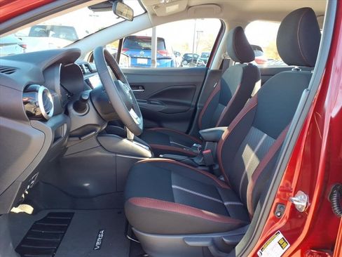 New 2025 Nissan Versa SR w/ Trunk Package image 12