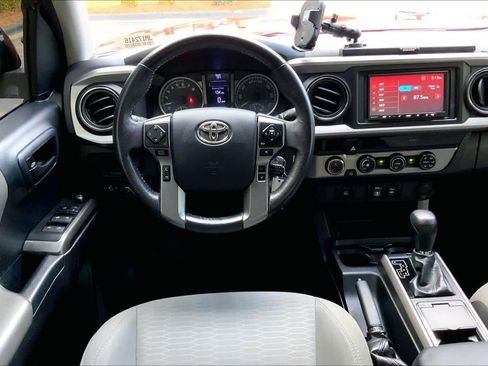 Used 2018 Toyota Tacoma SR5 image 6