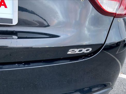 Used 2015 Chrysler 200 LX image 9