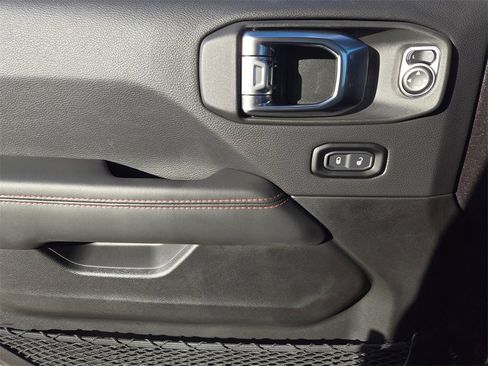 Used 2025 Jeep Wrangler Unlimited Rubicon w/ Technology Group image 24