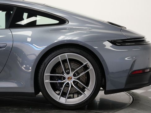 Used 2025 Porsche 911 Carrera image 39