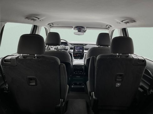 Used 2023 Jeep Grand Cherokee L Laredo image 13