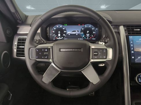 Certified 2025 Land Rover Discovery Dynamic SE image 13