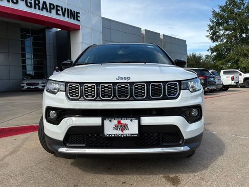Used 2025 Jeep Compass Limited AWD/4WD image 3