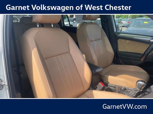 Certified 2024 Volkswagen Tiguan SE R-Line AWD/4WD image 30