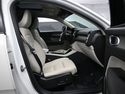 Used 2023 Volvo XC40 B5 Ultimate w/ Protection Package Premier AWD/4WD image 23